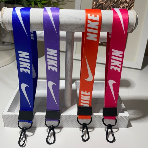 2 pieces Nike Short Lanyard Wristlet Phone Car Bag Charm Keychain - Picture 2 of 9